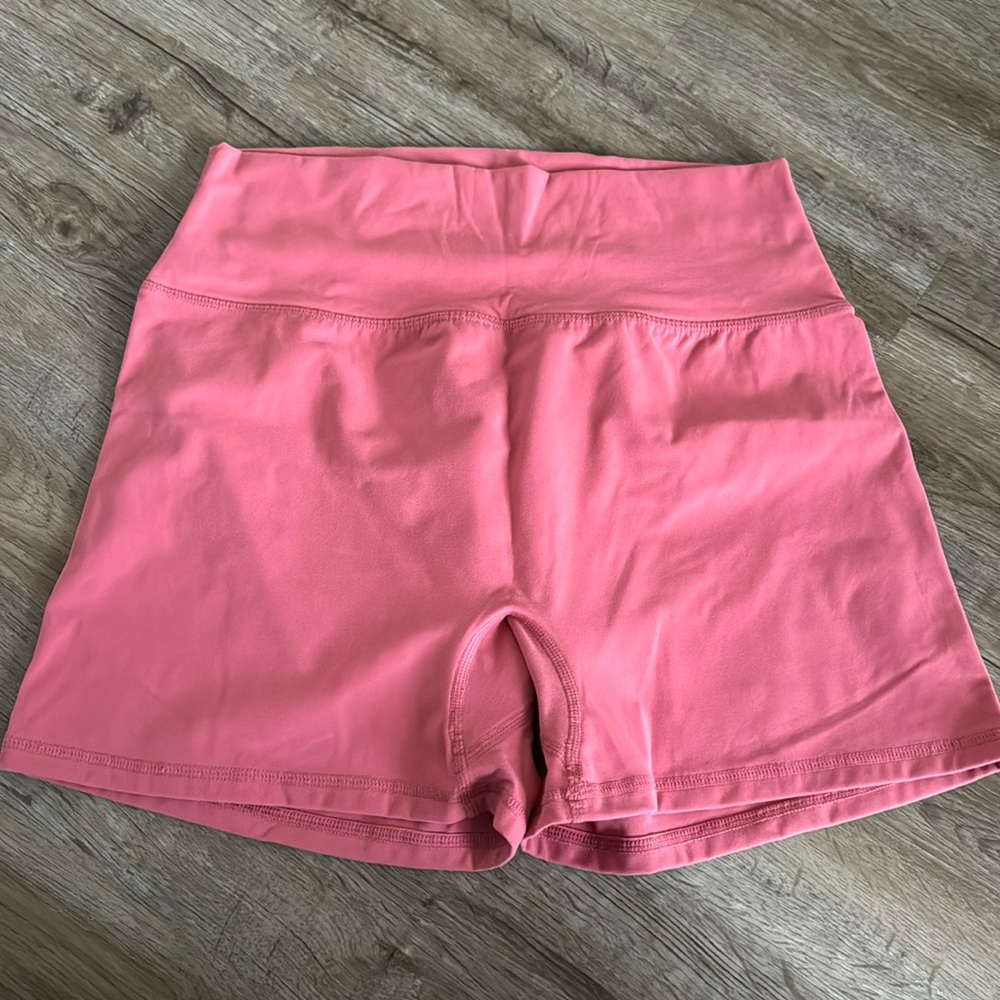 L Buffbunny shorts